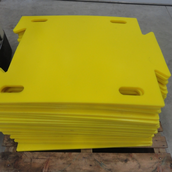 Floor-protection-for-crawler-equipment